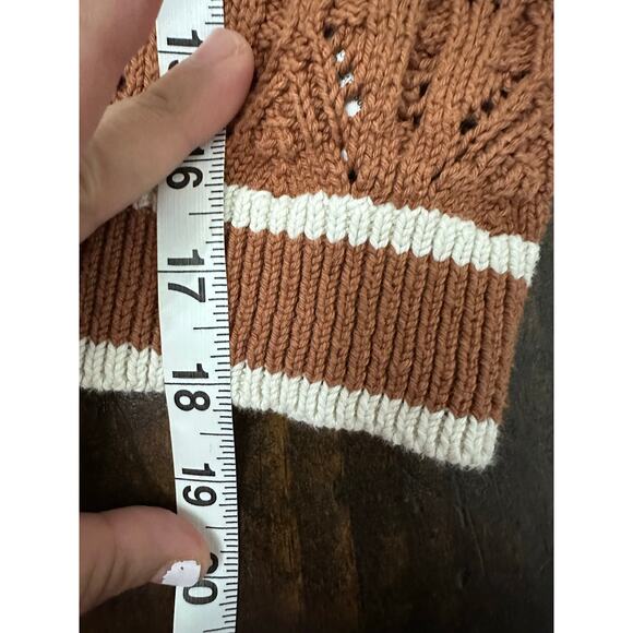 Universal thread cropped crochet sweater L - Picture 5 of 7